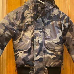 The North Face Boys size 5/XXS camo winter coat. Excellent used condition.